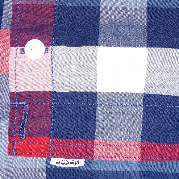Levi's button down - Picture 2 of 4